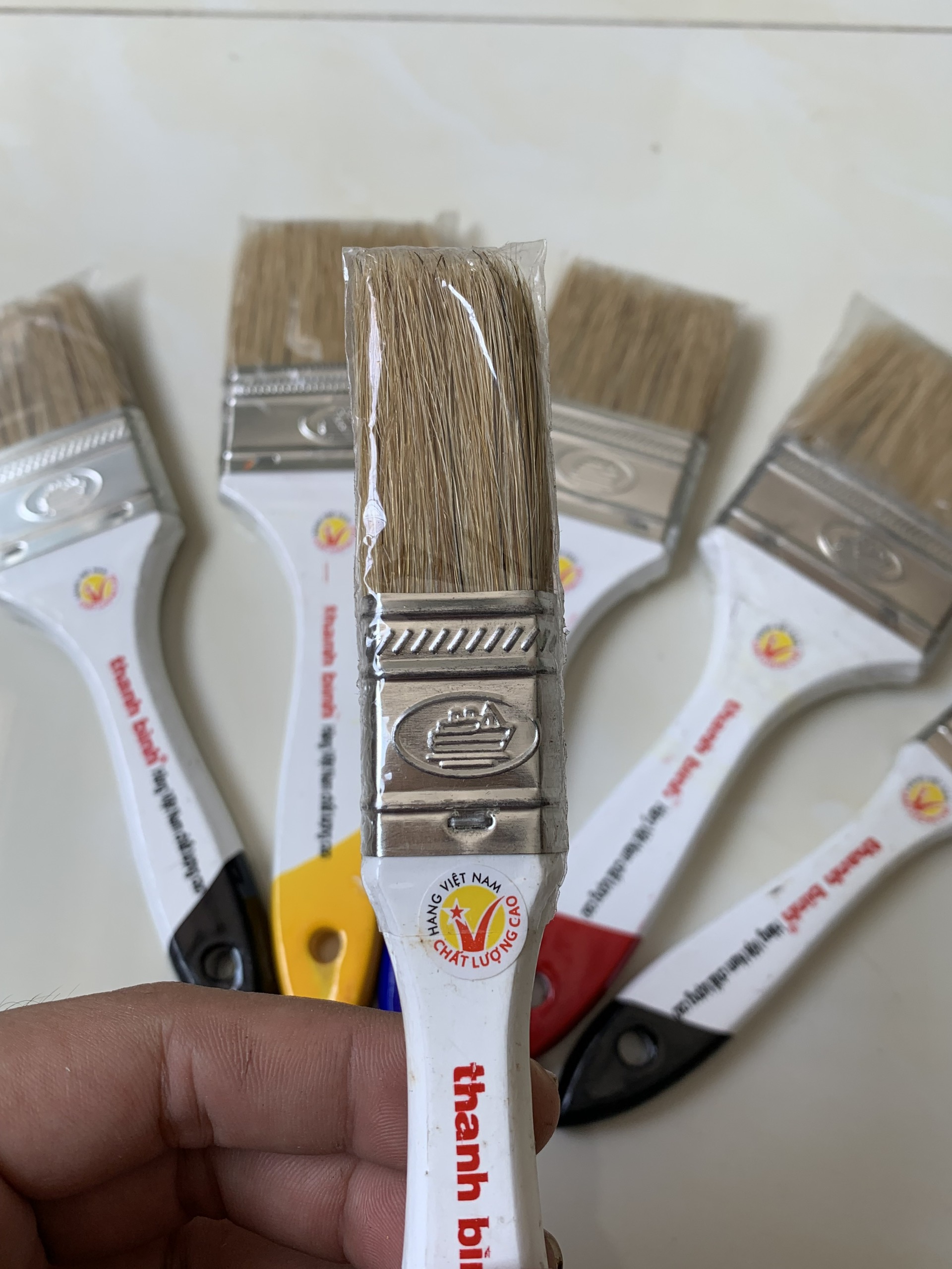 Cọ sơn thanh bình cán cây