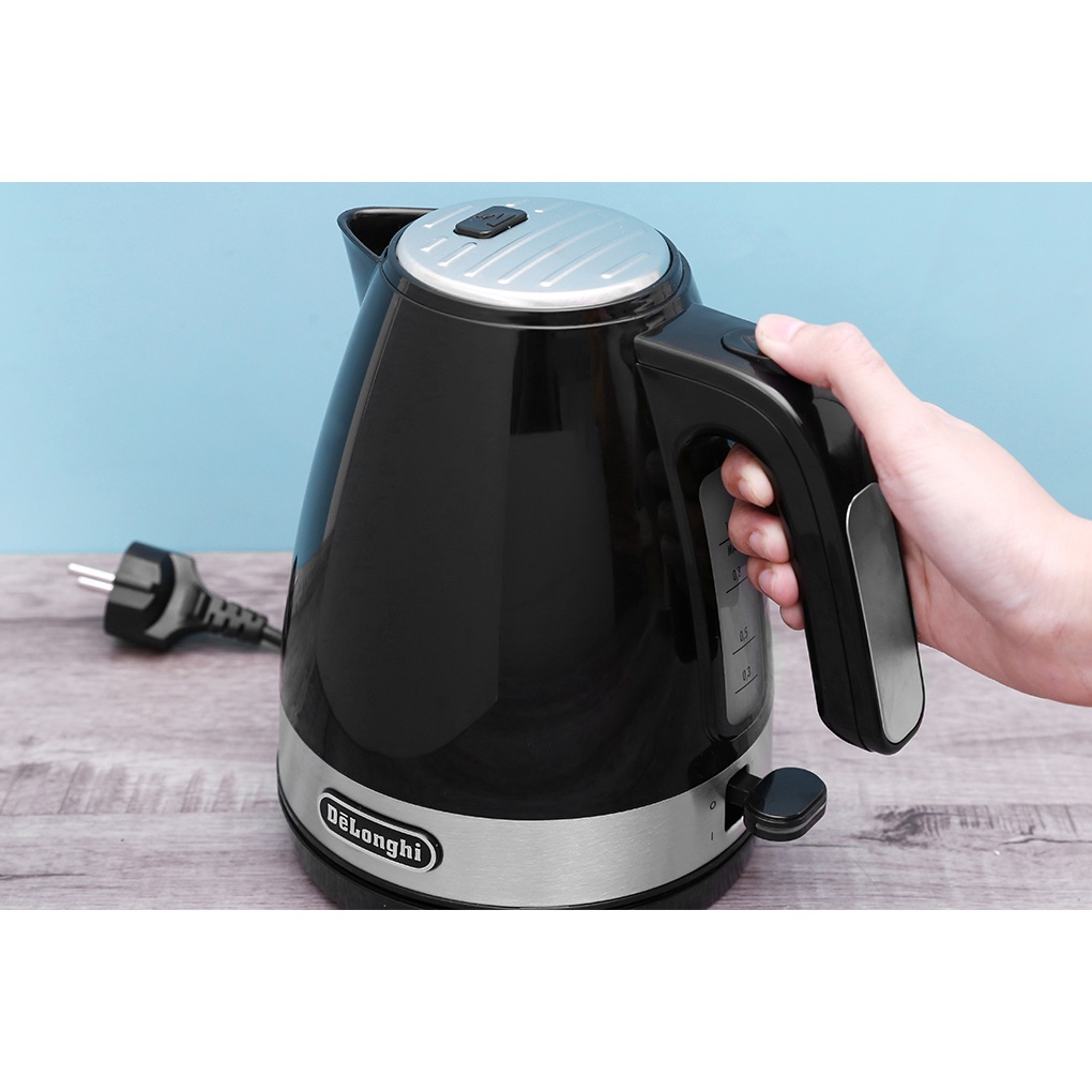 Ấm siêu tốc DeLonghi KBLA2000.BK 2000W (Đen)
