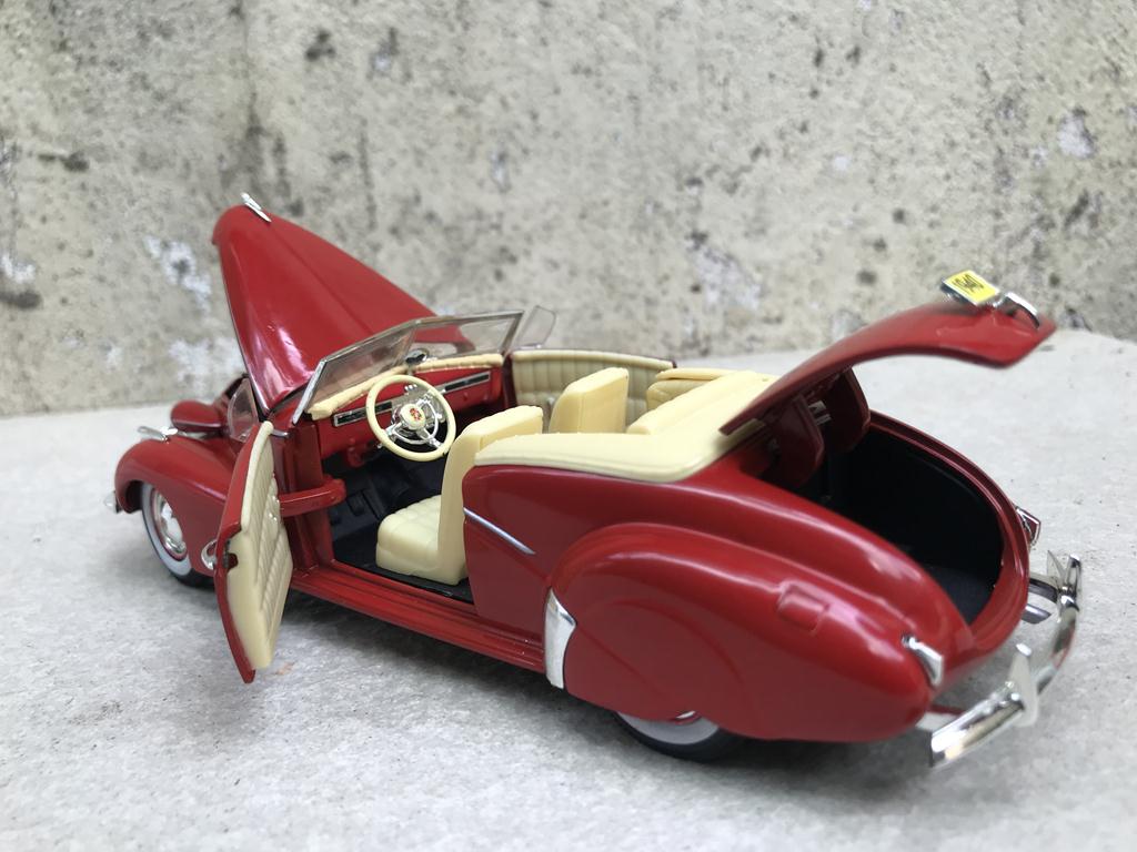 [HCM]Mô hình xe cổ Cadillac Series 62 1940 - 1:32