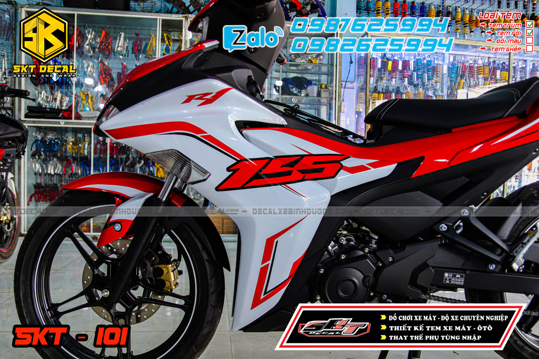 tem trùm xe exciter 155 trắng đỏ chỉ