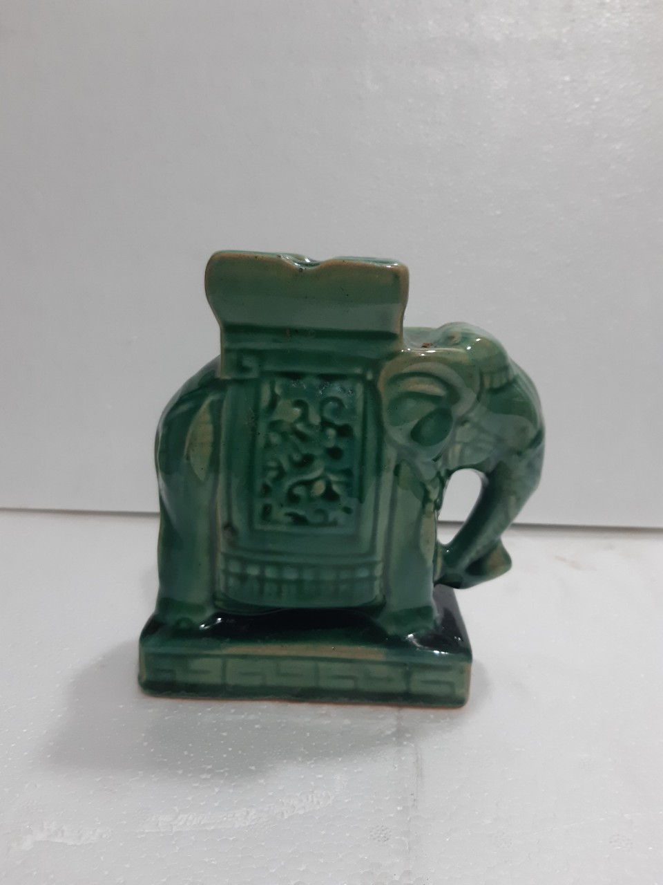 Đôn voi đựng tàn men xanh 15 cm