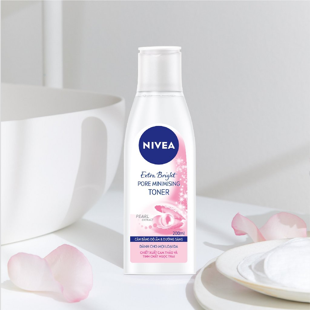 NIVEA Extra White / Bright Pore Minimiser Toner (200ml)