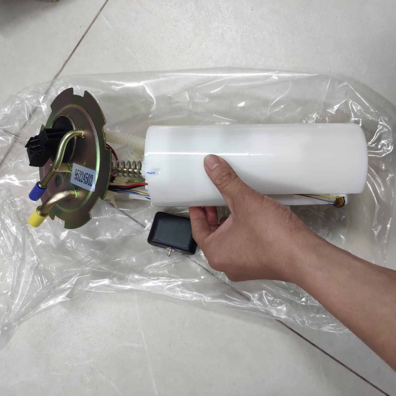 Bơm xăng Daewoo Nubira,Lanos Oem:95224502