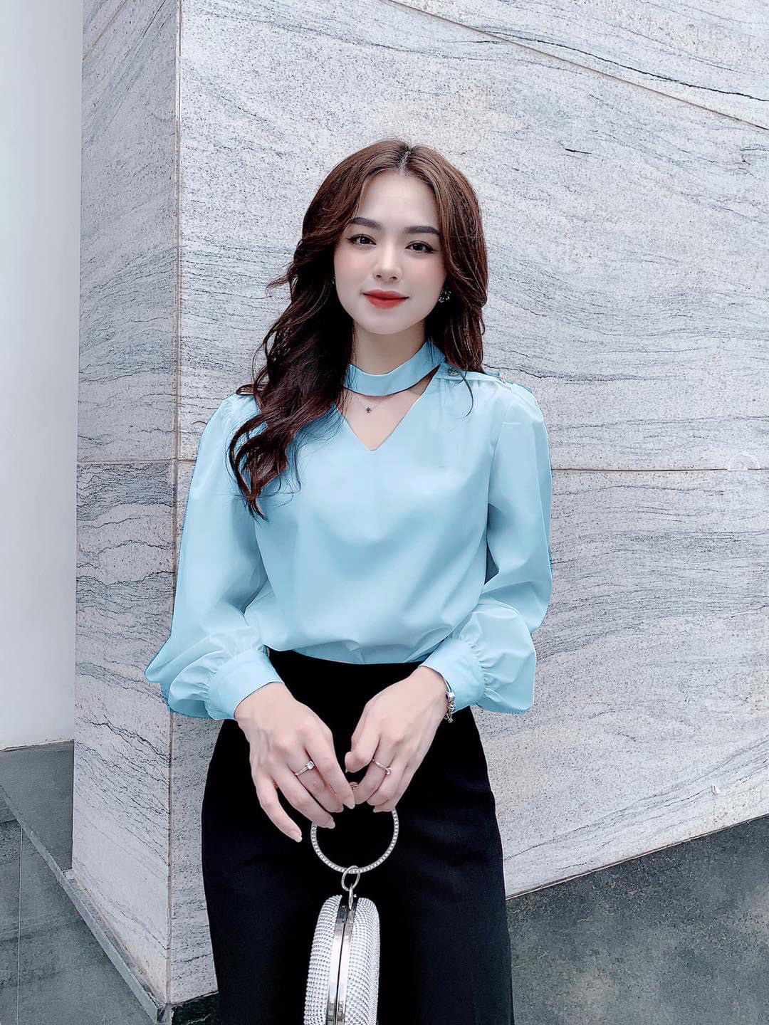 Áo Cổ Cách Điệu Vai Cườm