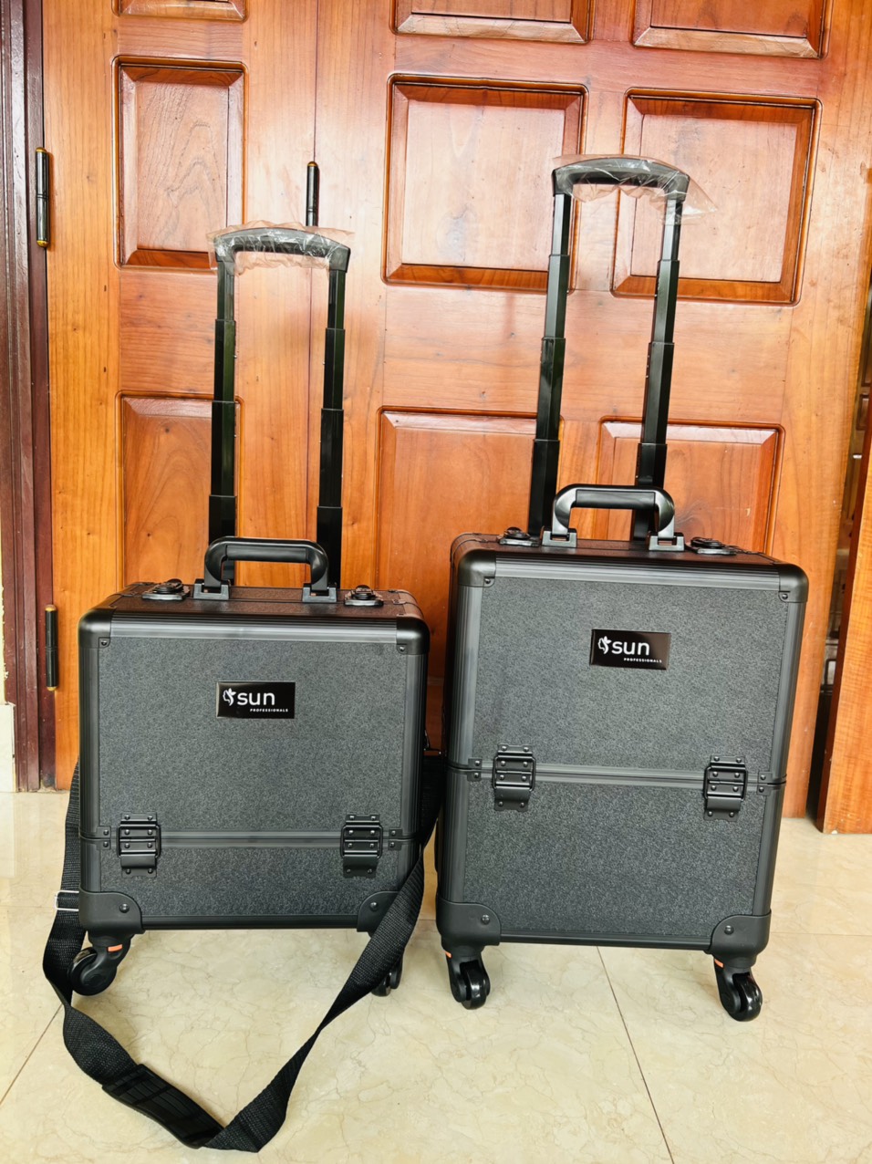 Sunmetic Suitcase Pull-Out Trunk Is High Off the Ground