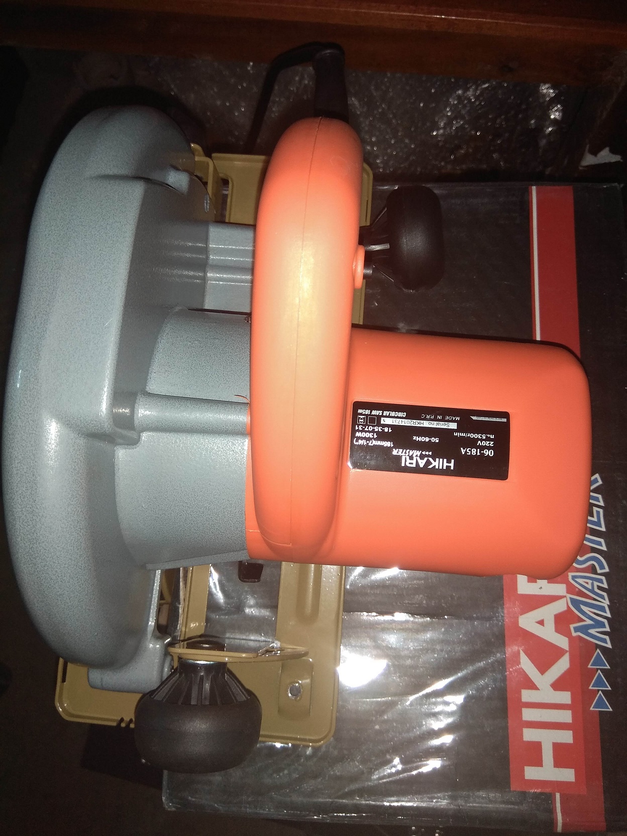 Máy cưa gỗ Hikari 06-185A madein Thái lan Màu đỏ