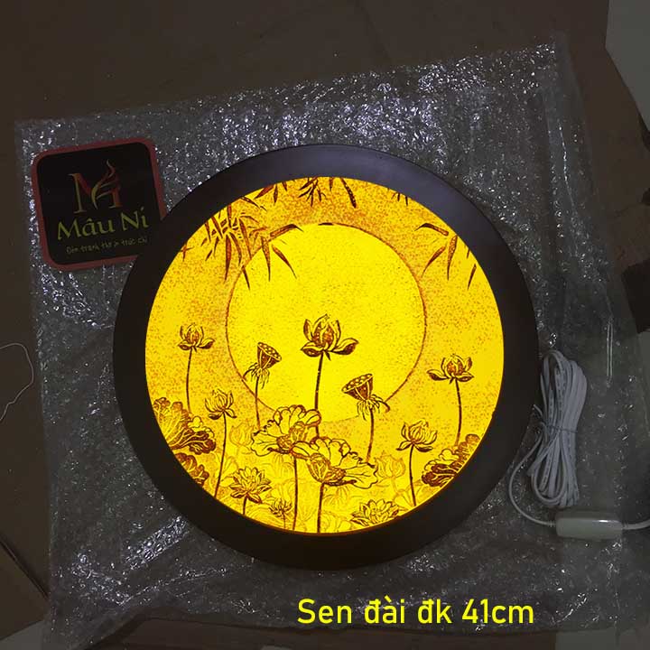 Đèn Thờ Tranh Trúc Chỉ In Mâu Ni nhiều cỡ, Tâm Chữ Vạn , ... Đèn treo tường bàn thờ, Đèn tròn hào quang phật, Đèn trúc chỉ, đèn trưng bàn thờ, đèn tủ thờ, Đèn tượng, Đèn vách bàn thờ, Đèn vòng hào quang, led hào quang phật