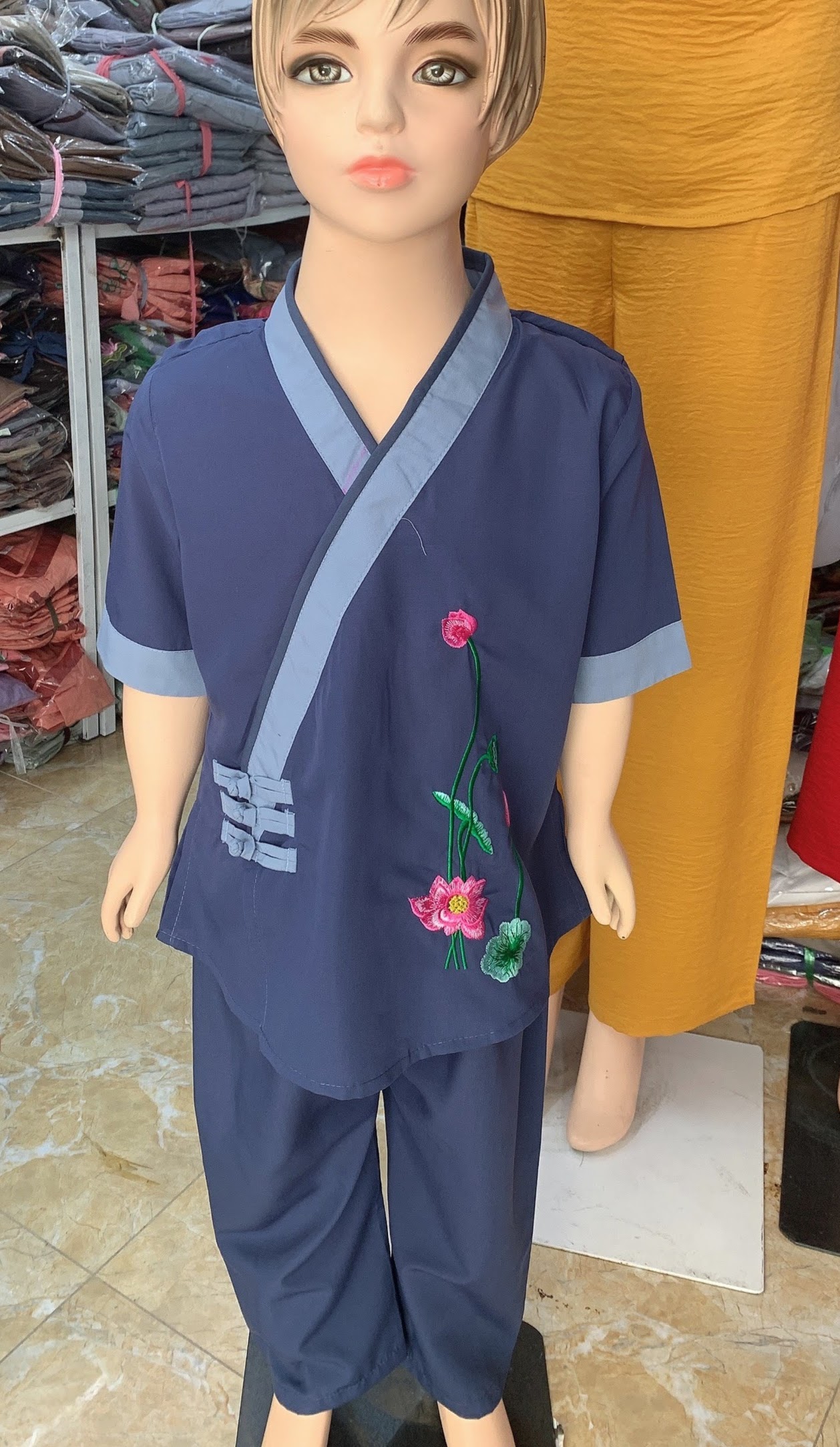 Đồ lam đi chùa bé gái mẫu 3 nút