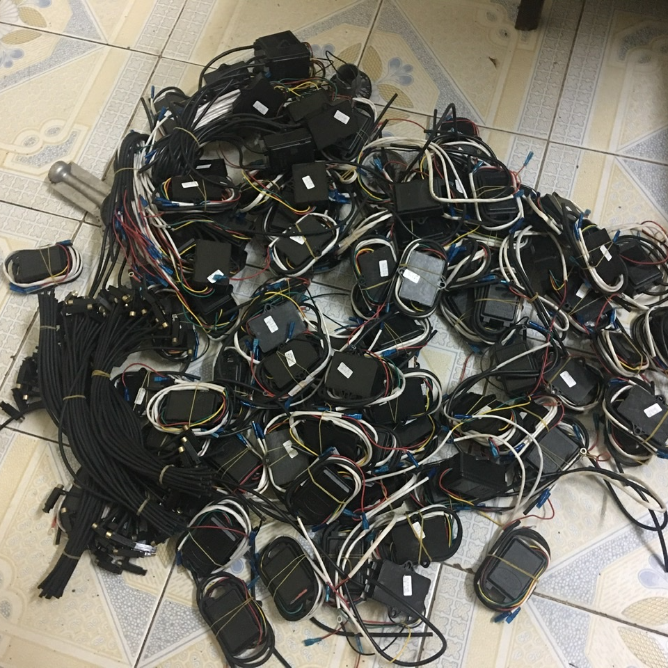 1 IC ĐÁNH ĐÁNH LỬA BẾP ÂM TẶNG PIN
