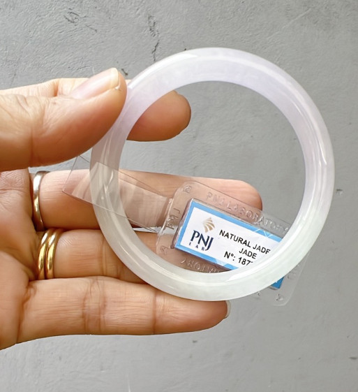 Vòng ngọc giá sỉ ( vòng tay ngọc phỉ thúy trắng phong thủy may mắn ,có tư vấn có giấy kiểm định