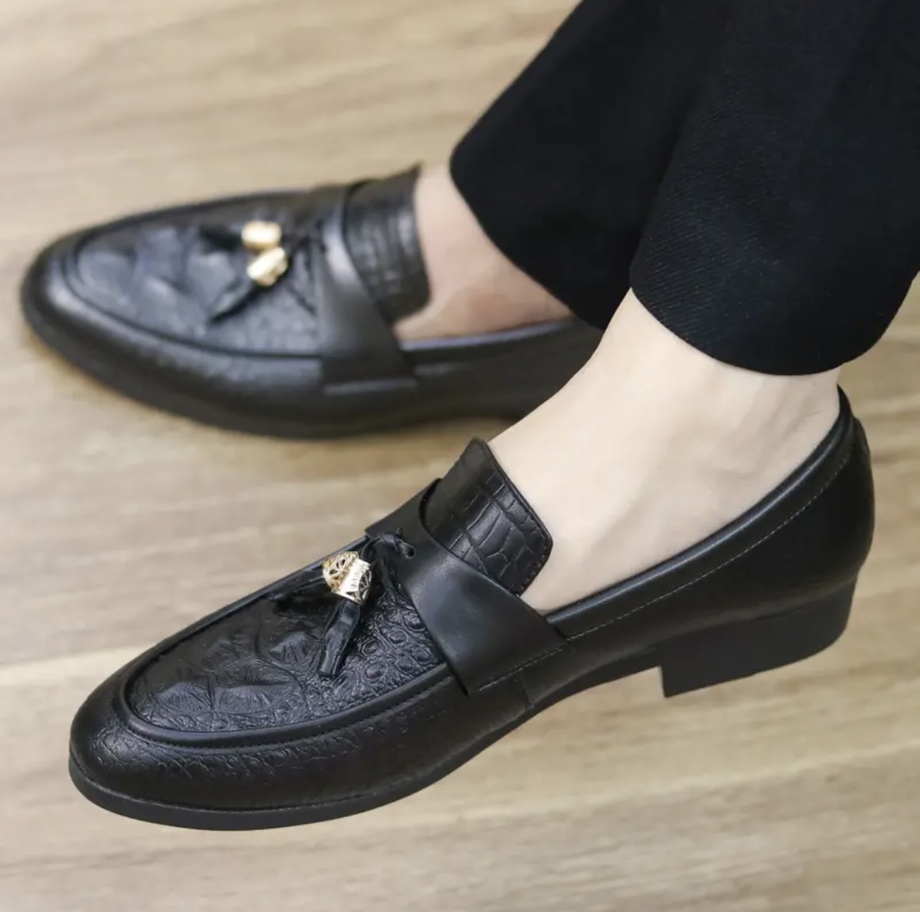 Giày tây lười da dập phối chuông vàng lịch lãm