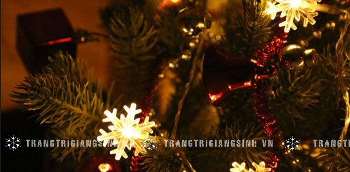 Dây đèn led bông tuyết trang trí dài 10m ( Chạy pin không cần ổ cắm )