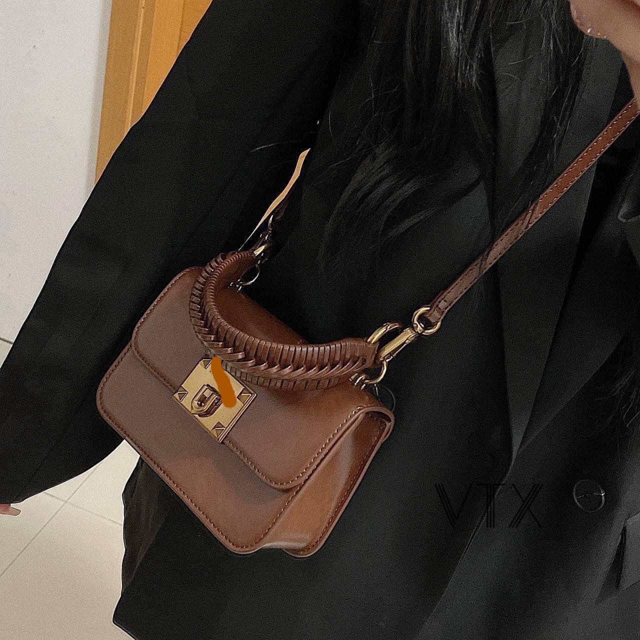 Túi đeo chéo nữ CK khóa đồng