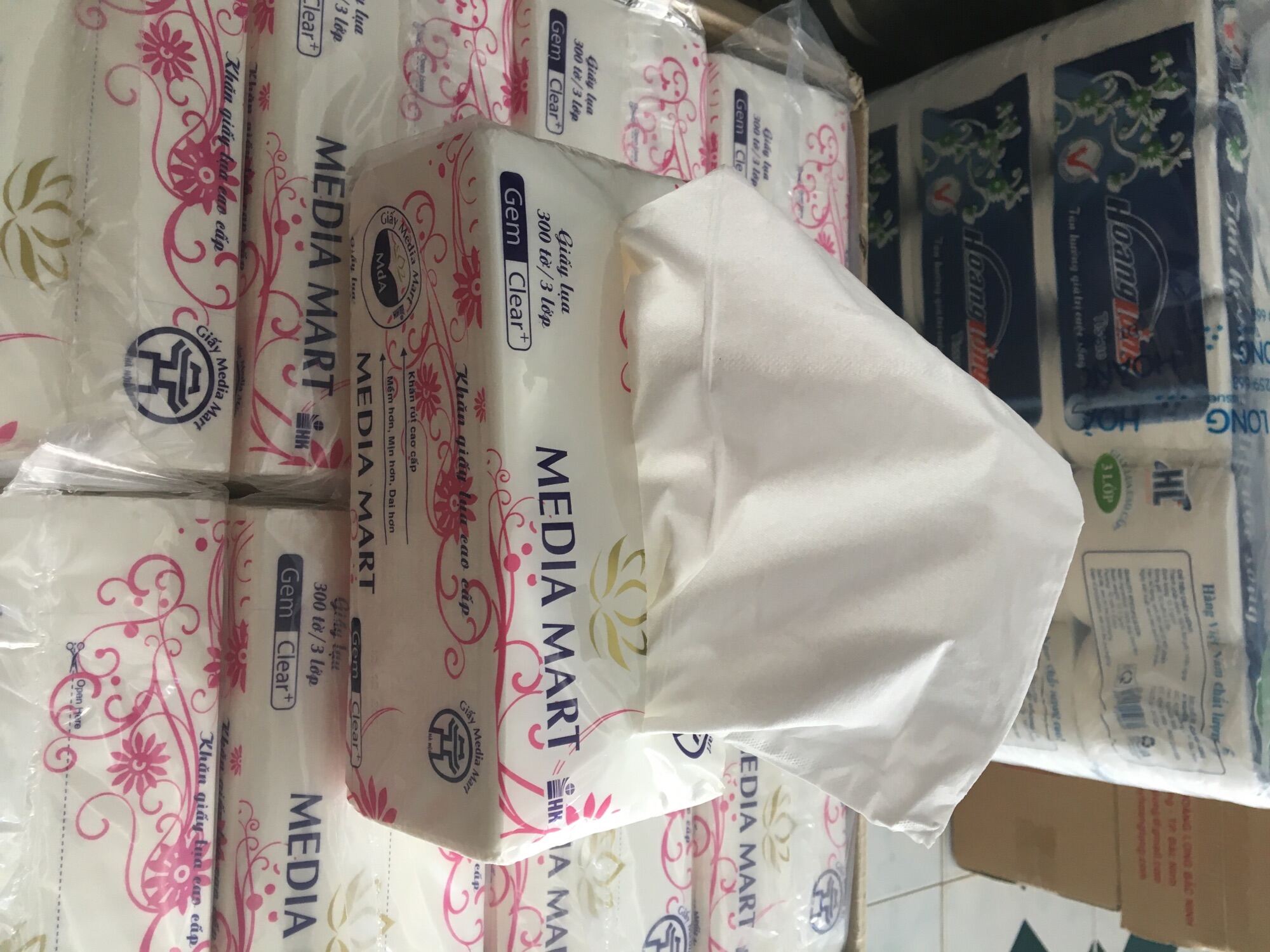 COMBO 10 BỊCH GIẤY RÚT LỤA MEDIA MART 3 LỚP 300 TỜ