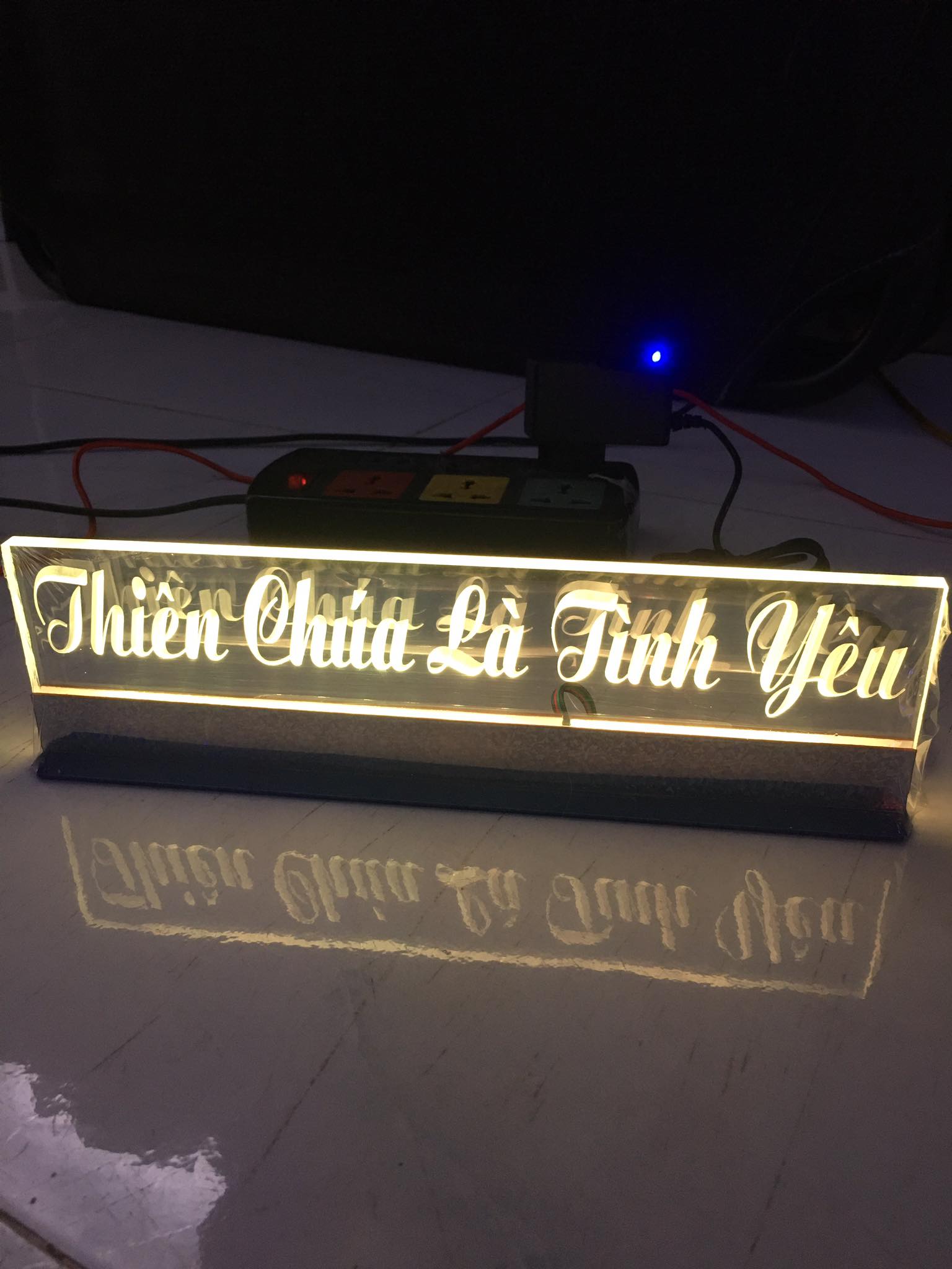 chữ mica Thiên Chúa là tình yêu