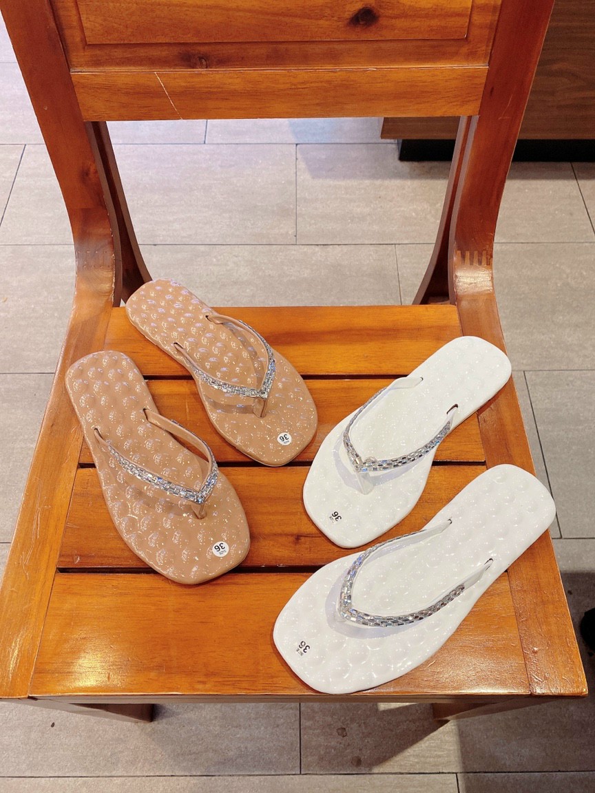 [HCM]Dép kẹp nữ đính đá da bóng mang sáng chân cực kì