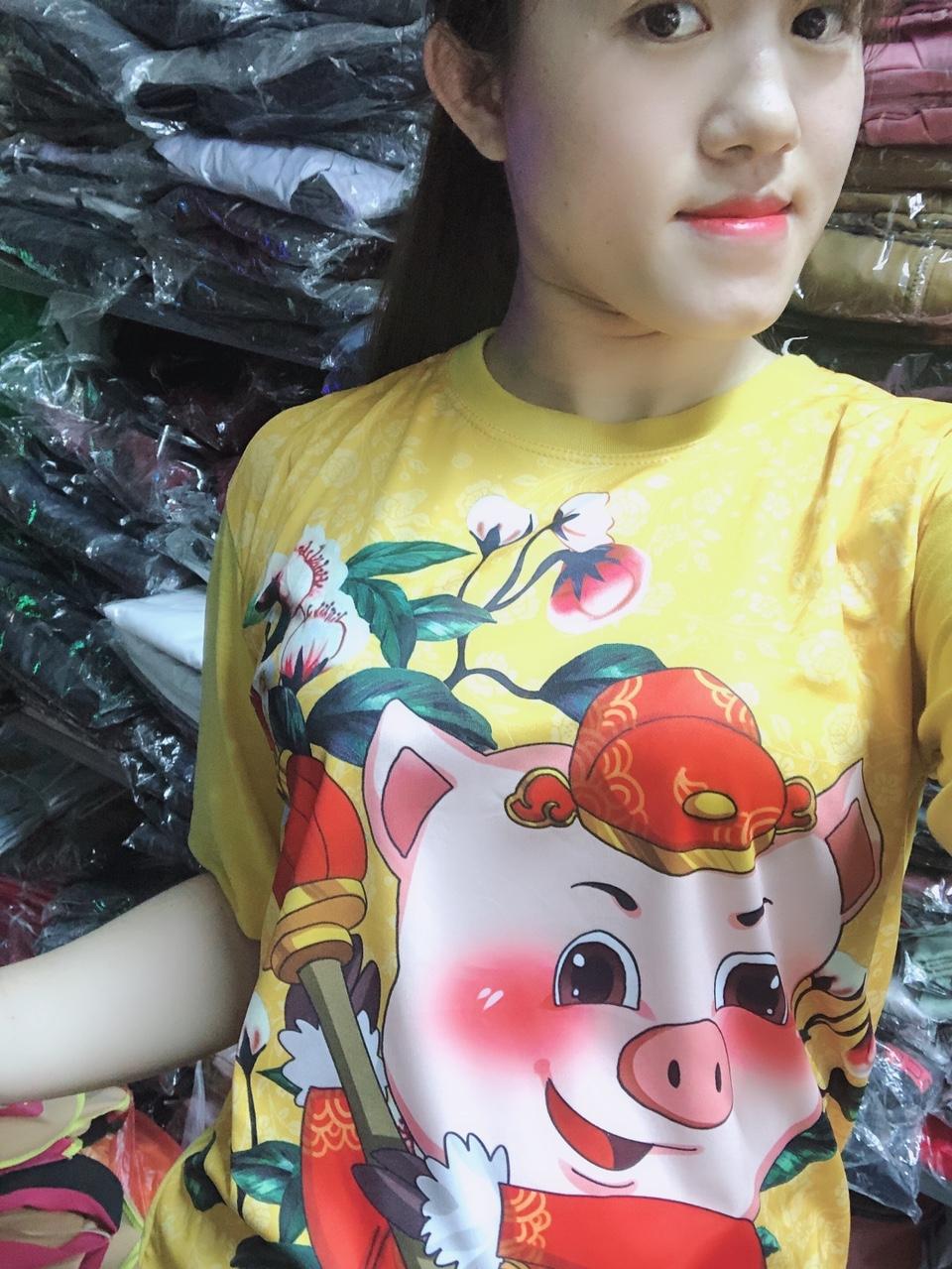 Áo thun nữ in hình heo vàng may mắn