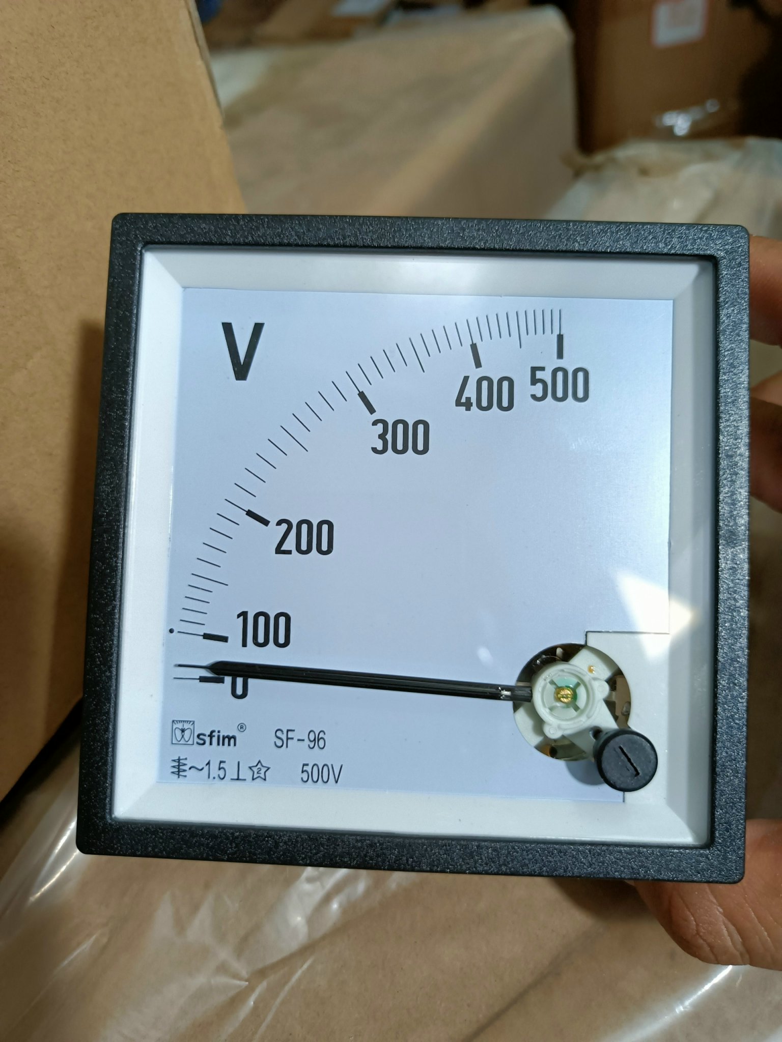 Đồng hồ đo điện áp 500v