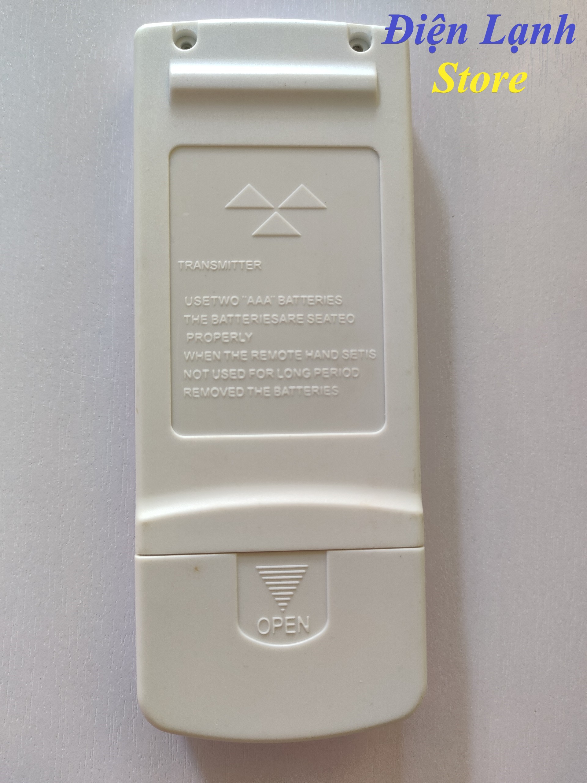 Remote máy lạnh Funiki mới 2 chiều. (Tặng kèm cặp pin).