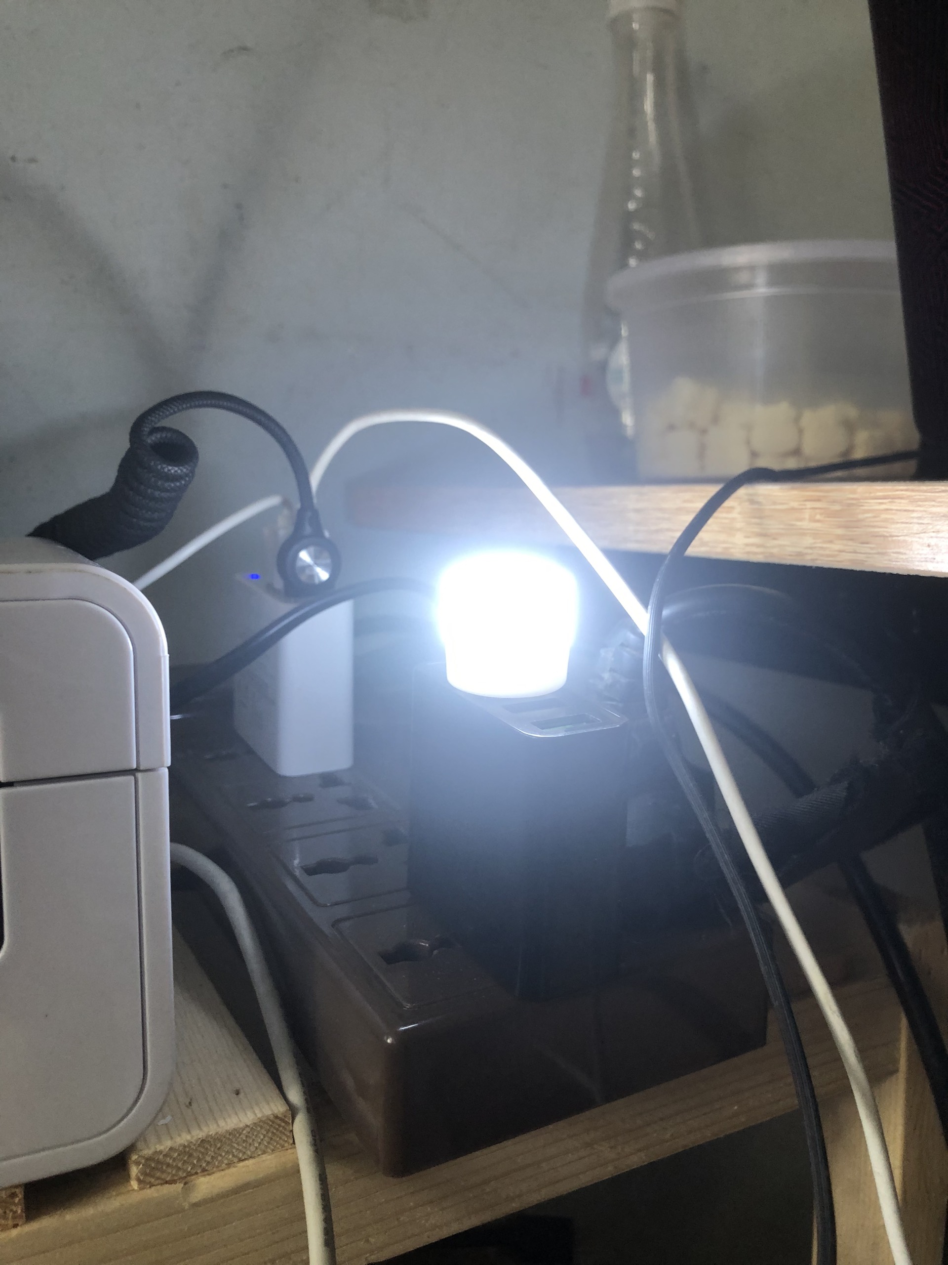 Đèn ngủ mini hình tròn bóng LED - Cổng USB