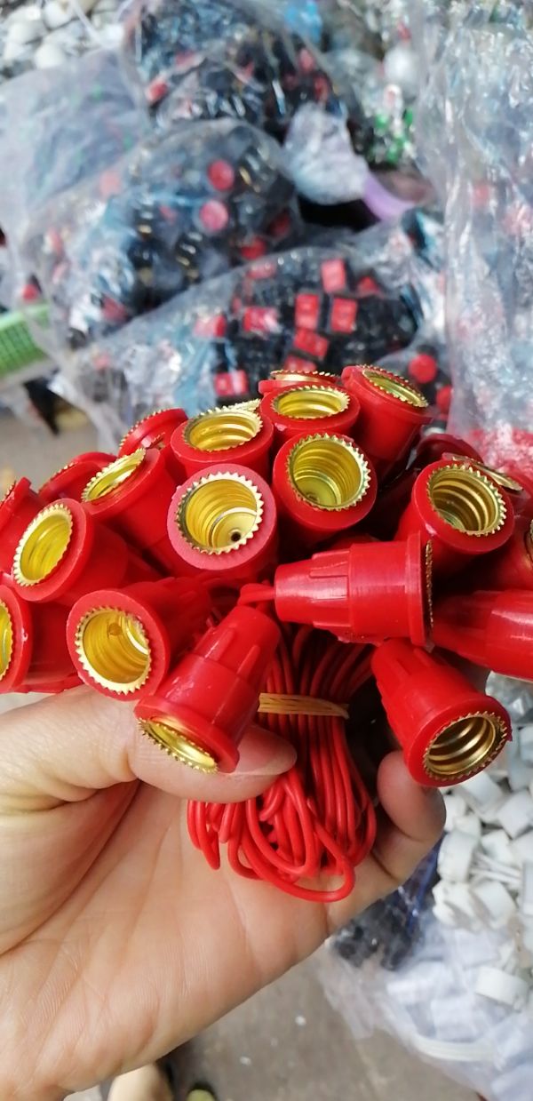 Đui đèn E12, E14 đuôi xoáy dùng cho bóng quả nhót