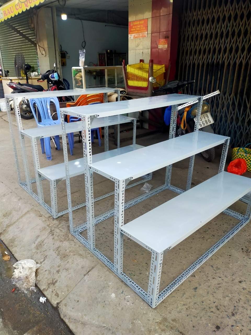 Kệ mâm sắt v lỗ 3 bậc thang(R40cm x D60cm,80cm,1m,1,2m.1,5m) Cao nhiều kích thước