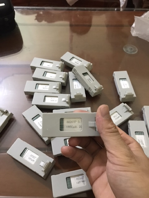 Pin flycam dùng lượng 1800mAh