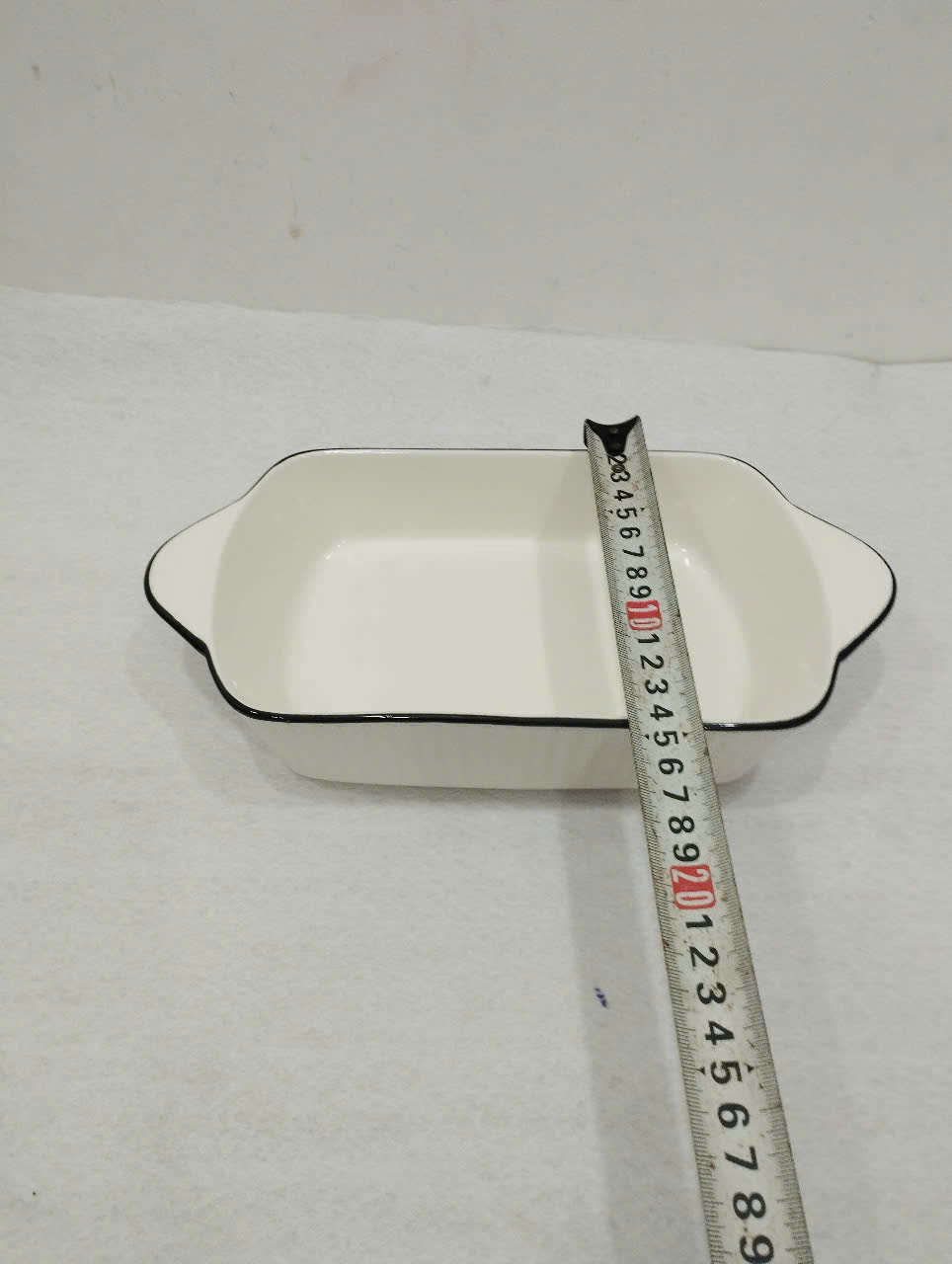 dĩa sứ trắng sọc viền hình chữ nhật có tai cầm 10.5 inch