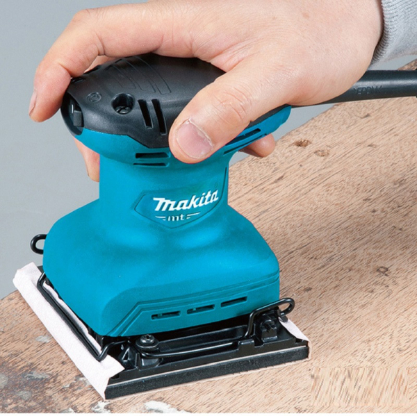 112mm Máy chà nhám vuông Makita M9200B