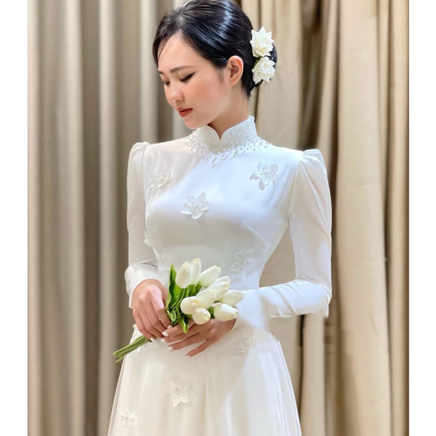 Áo Dài Lụa Cô Dâu Điểm Hoa Nổi 4 Tà_TOCHAUDIEMHOA