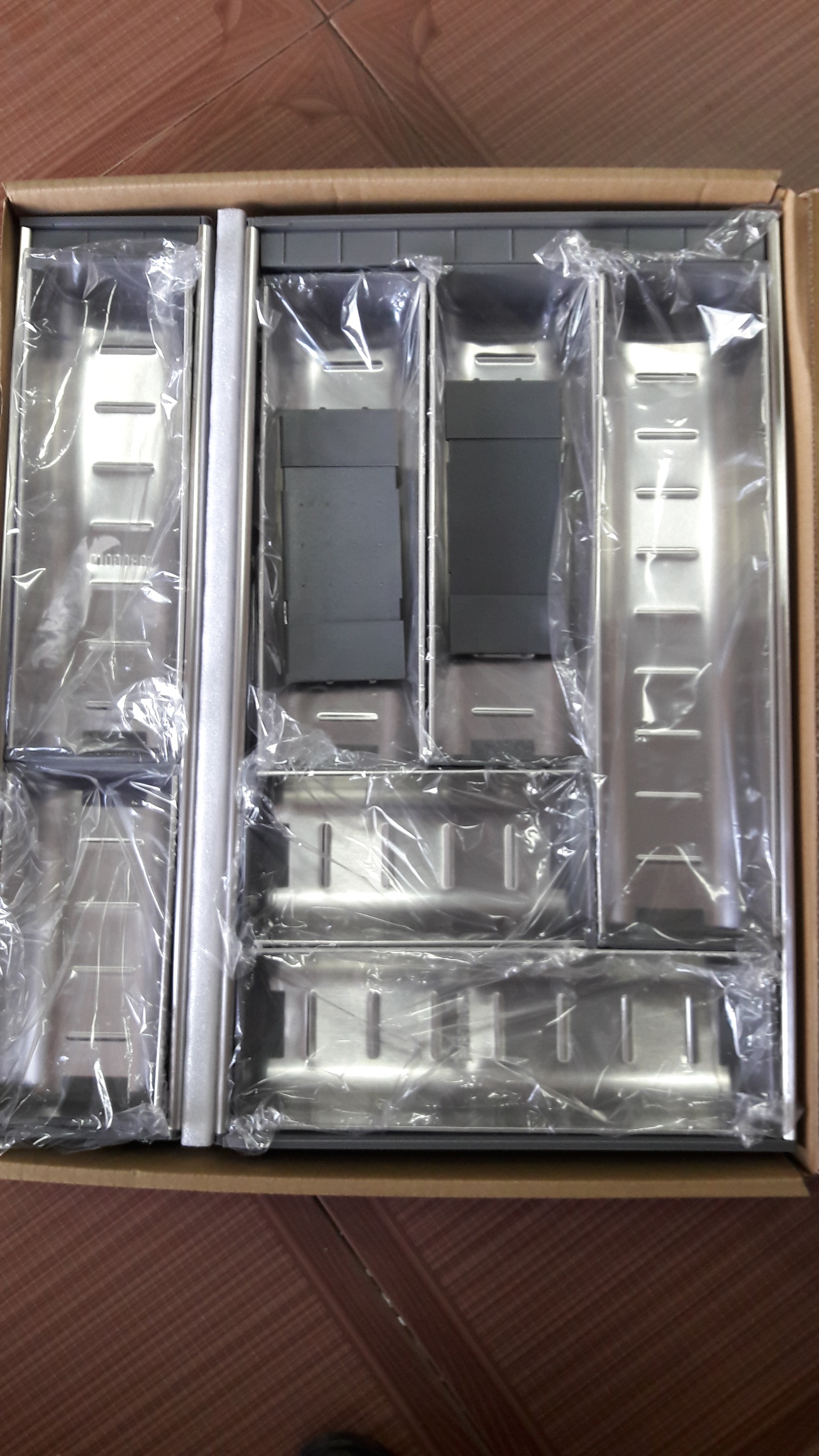 Khay chia thìa dĩa bằng Inox của hãng Eurogold, nhập khẩu.