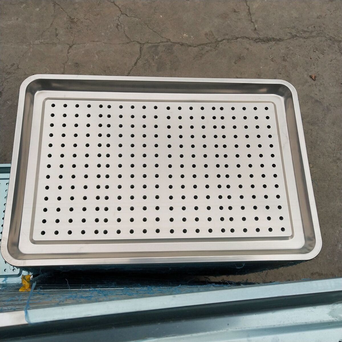 Khay inox có lỗ hấp đa năng hấp bánh bao 40*60