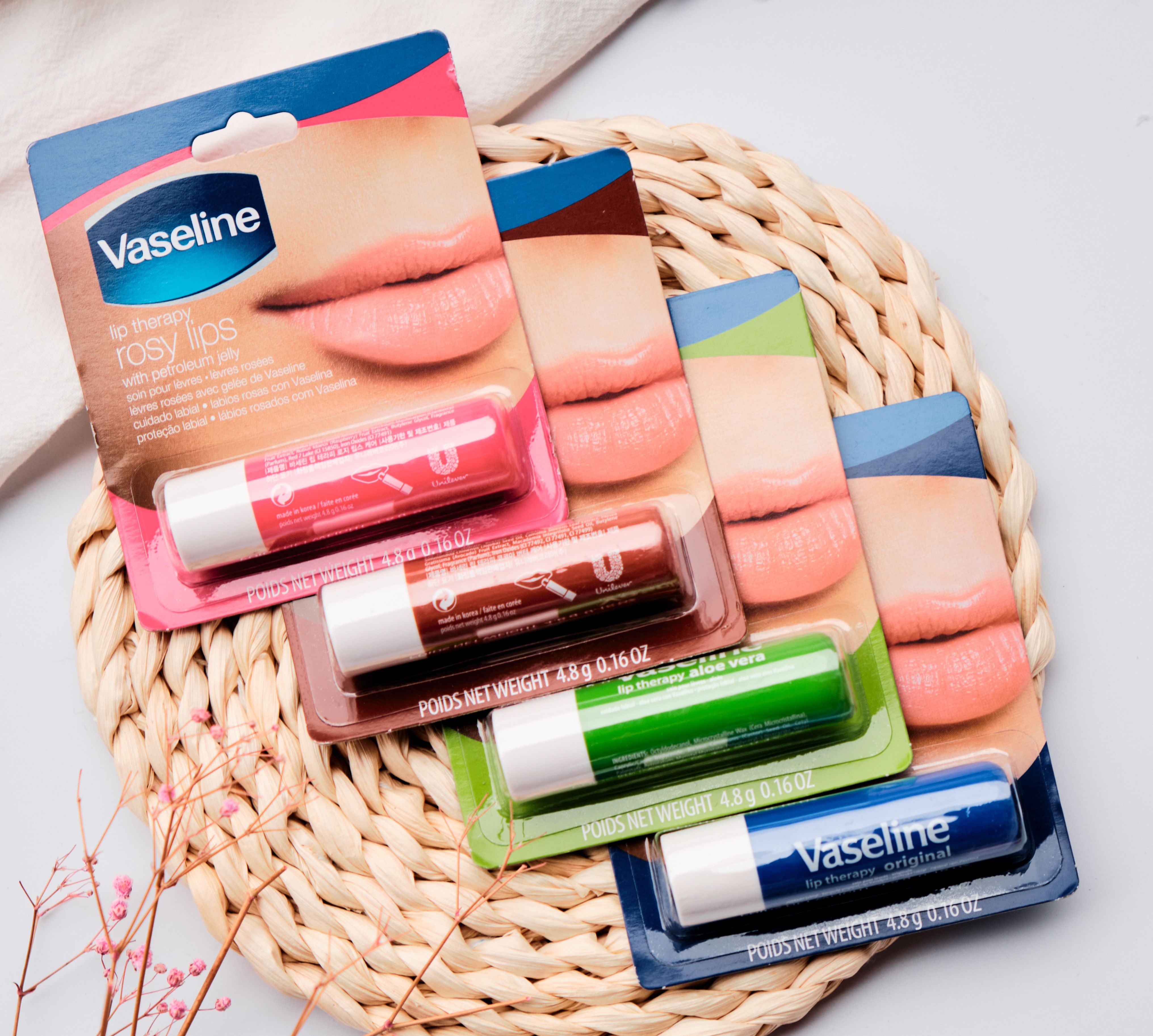 Dưỡng môi Vaseline Lip Therapy thỏi 4,8g