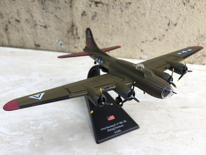 [HCM]Mô hình Máy bay ném bom B-17D 1:144