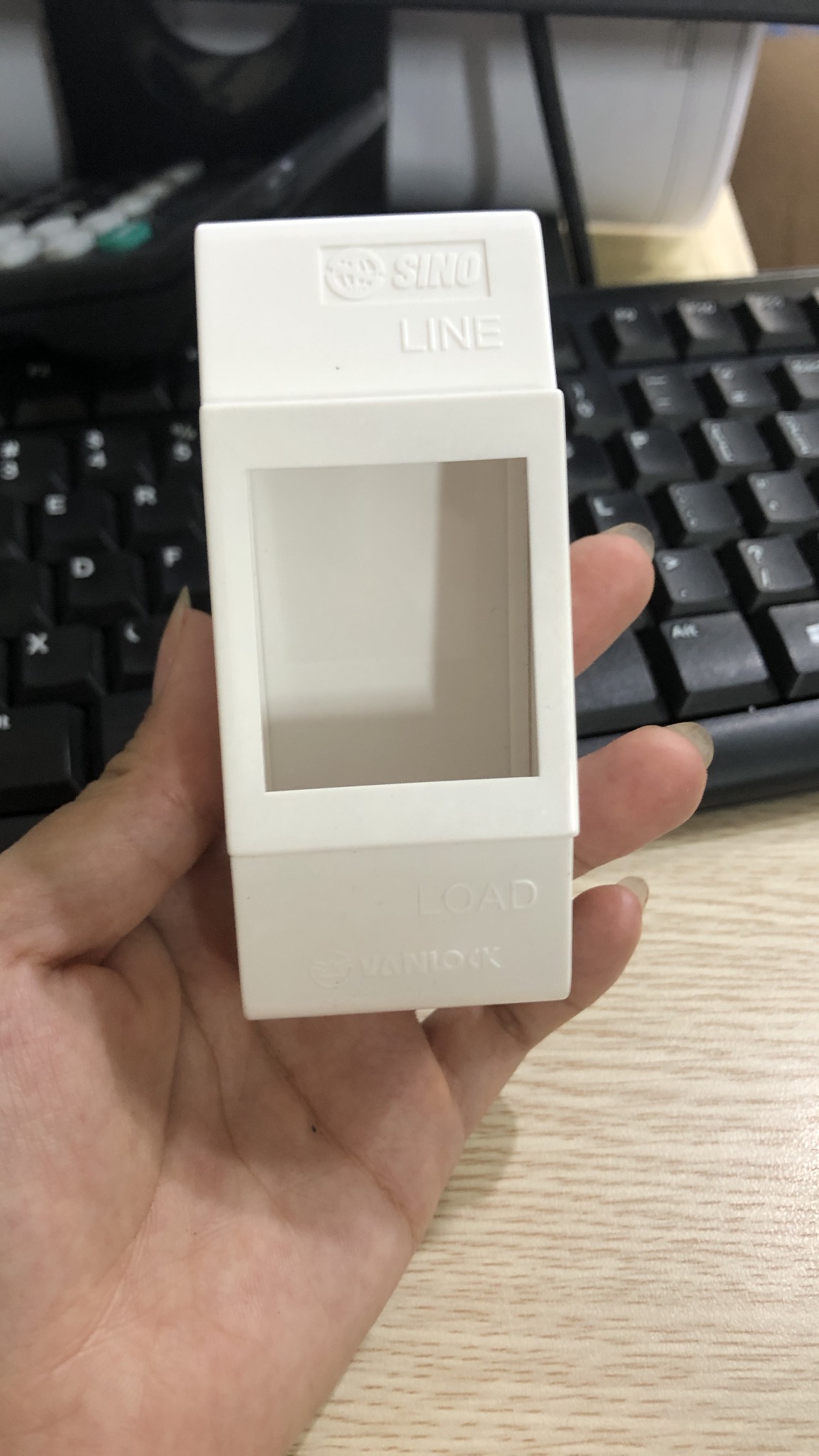 Hộp lắp át nổi Sino Vỏ át đen