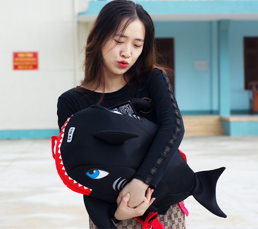 Balo cá mập màu đen siêu cute