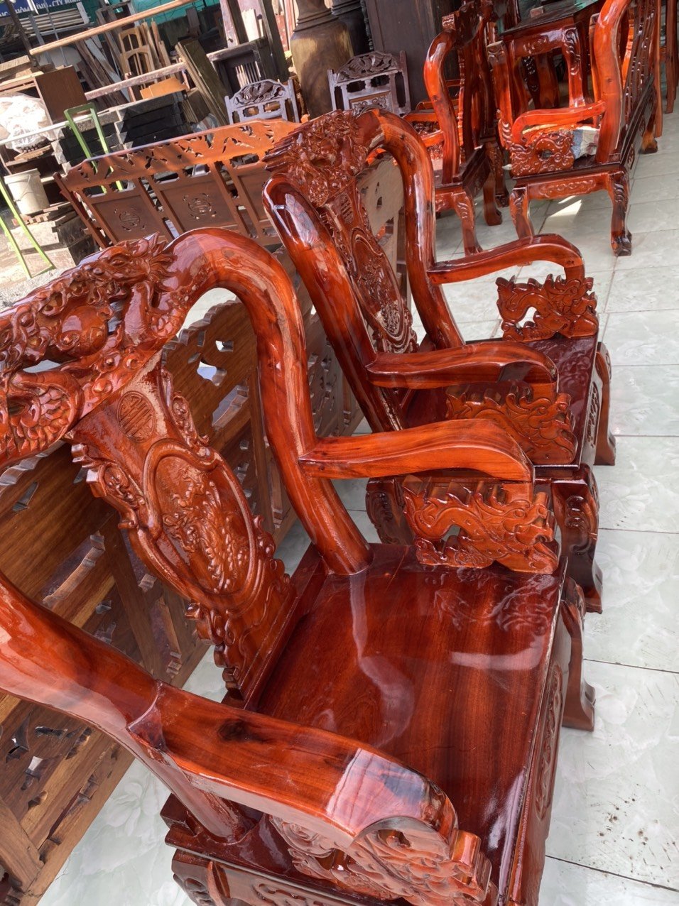 Bàn ghế_Sofa phòng khách gỗ cao cấp