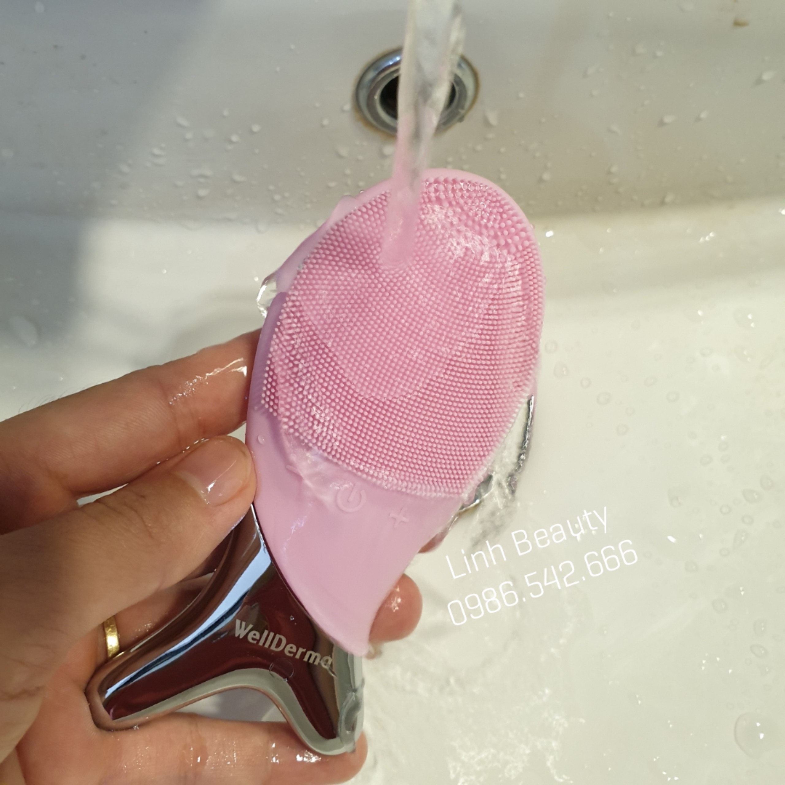 Máy rửa mặt con cá Wellderma Cleansing Fish