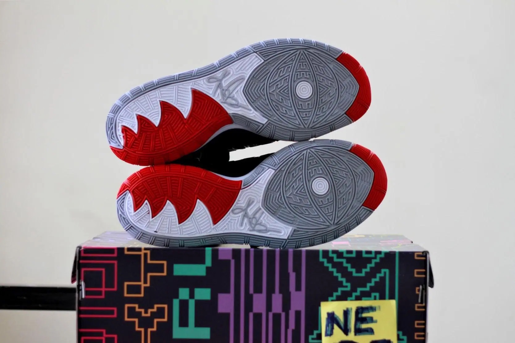 Giày bóng rổ Kyrie 6 Bred BQ4631-002