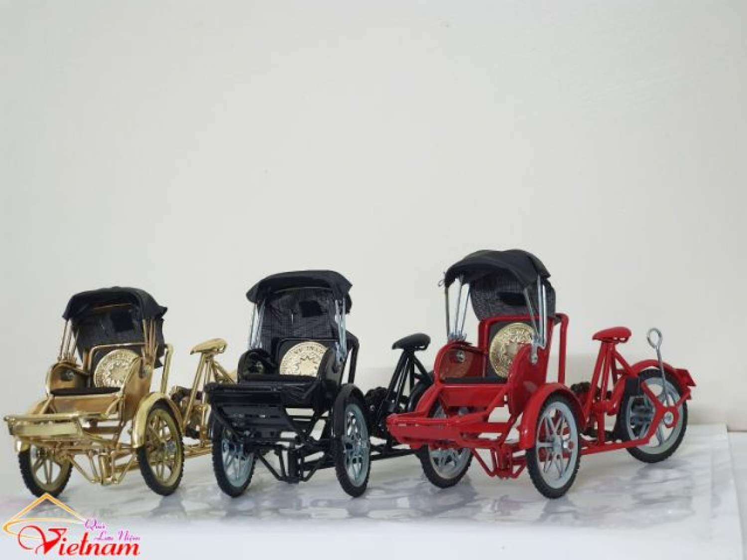 Xích lô lưu niệm - Màu Đỏ/Đen (23cm x 15cm x 9cm)