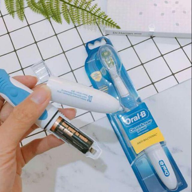 Bàn Chải Điện Oral B Cross Action Power