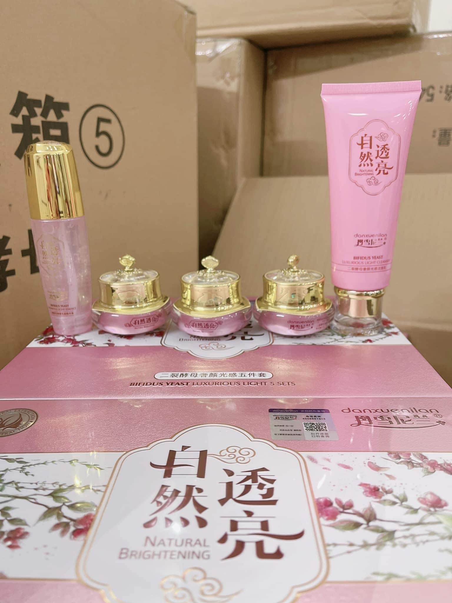 Bộ hoàng cung hồng mẫu mới