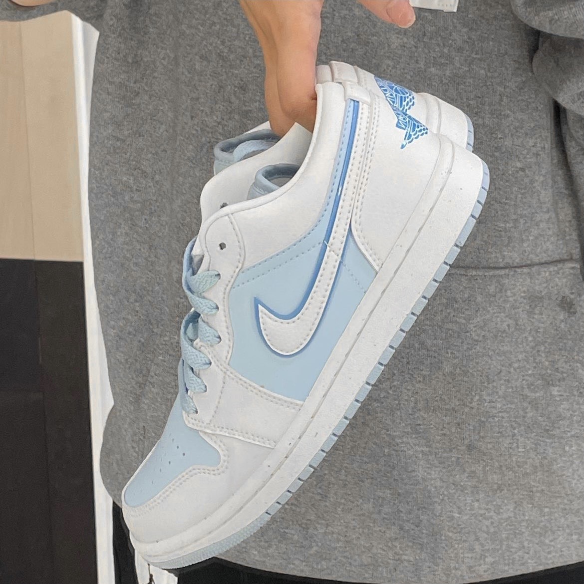 SALE  50% -𝐍𝐈𝐊𝐄 𝐀𝐈𝐑 𝐉𝐎𝐑𝐃𝐀𝐍 𝟏 𝐋𝐎𝐖 ICE BLUE RUNNING