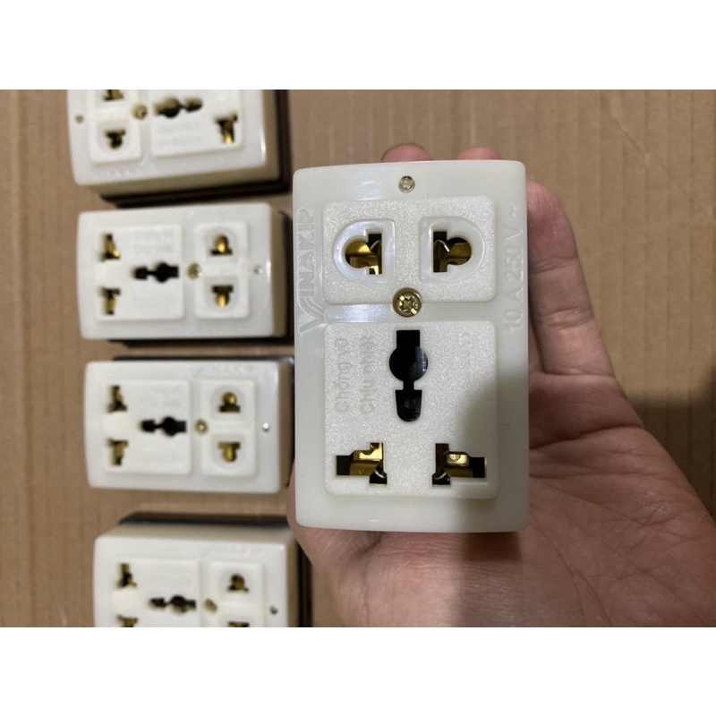 Ổ cắm 3 ngả TL đa năng K3 Vinakip ( Shop 5 sao )