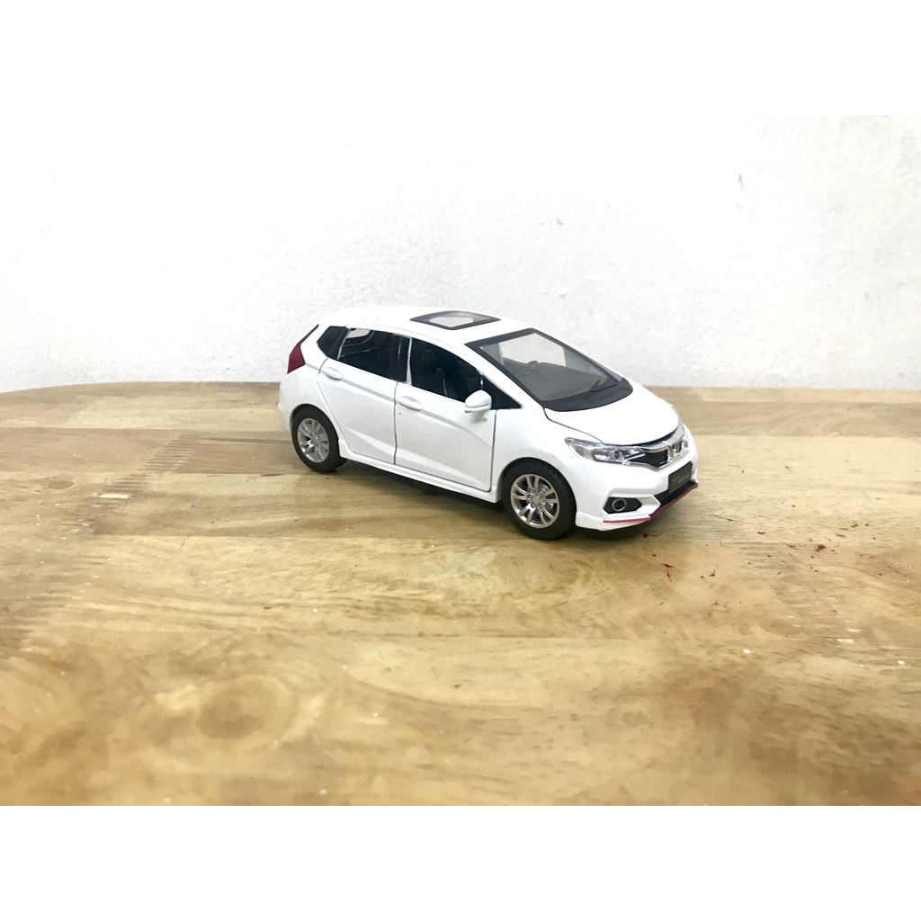 Mô hình xe Honda FIT _ Tỷ lệ 1:32