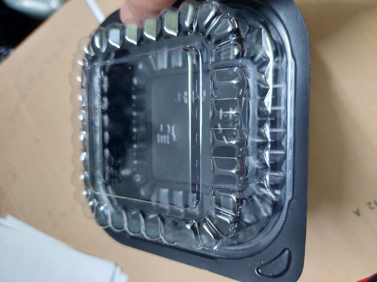 50 - 100 Hộp nhựa Đế Đen Ht12