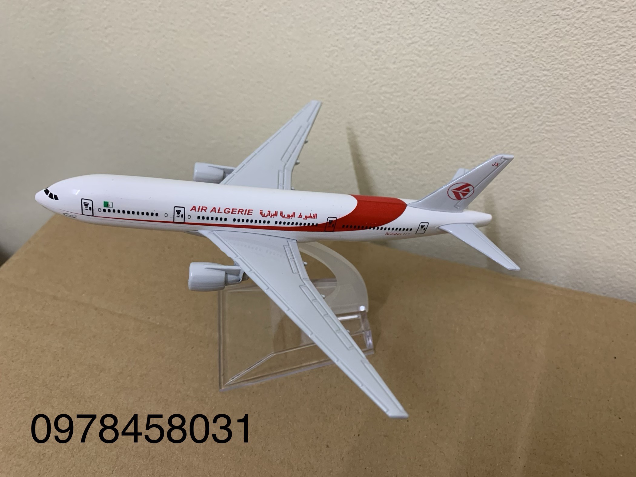 Mô hình máy bay ALGERIA AIR 16cm + đế trưng bày