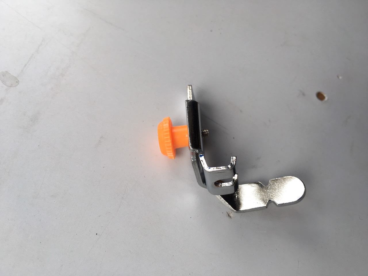 Chân vịt tra dây kéo ốc cam sử dụng cho máy may gia đình như Singer, con bướm, các dòng máy mini gia đình