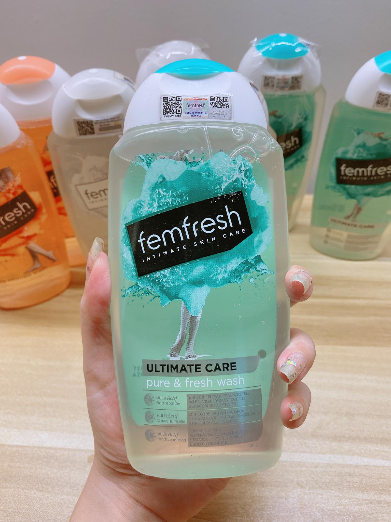 Dung Dịch Vệ Sinh Phụ Nữ Femfresh 250ml