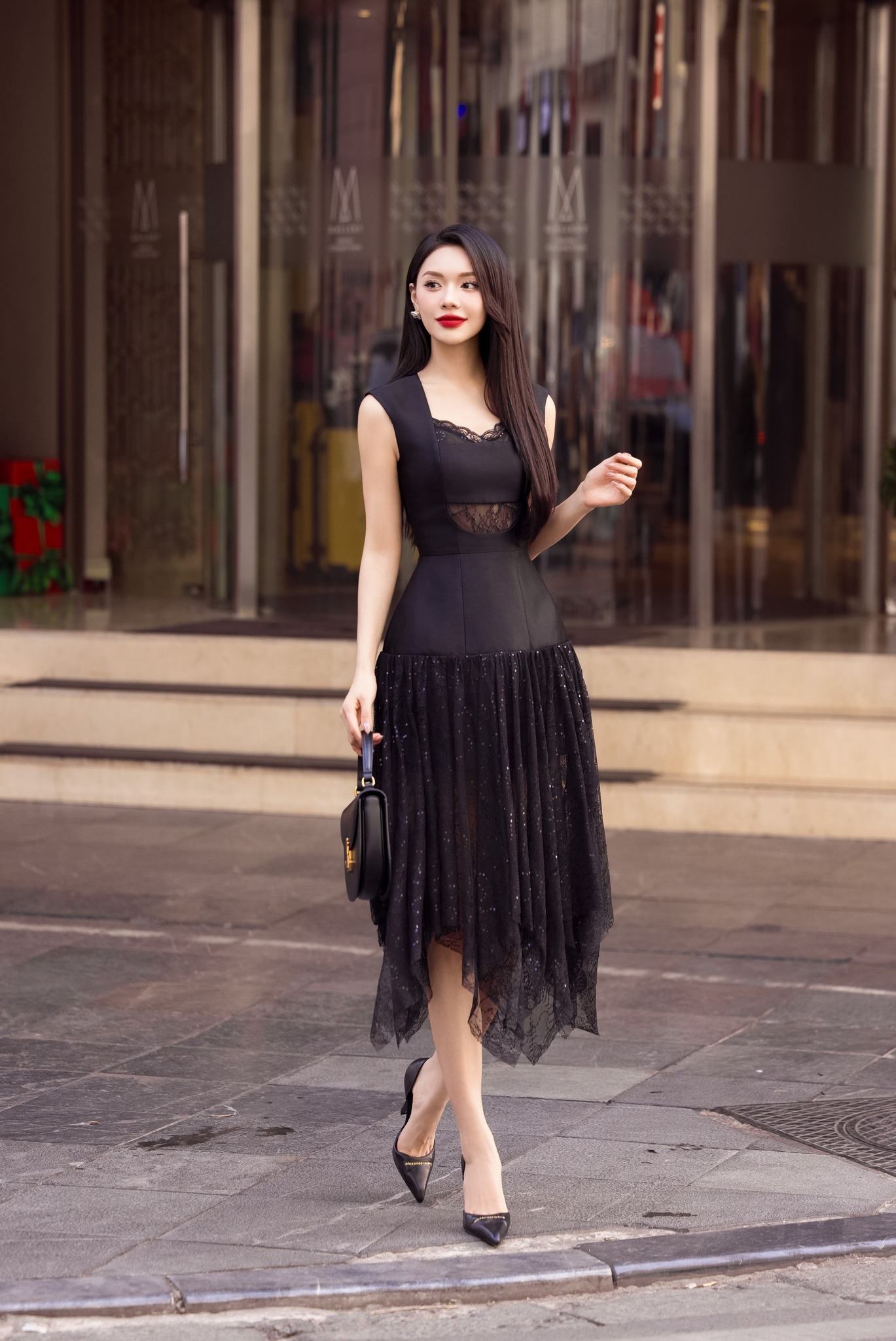 Đầm nữ VANANHSCARLET chiết eo đuôi ren V002F23